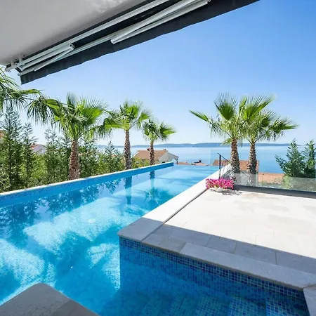 Okrug 4 Bedrooms * Trogir