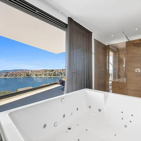 Okrug 4 Bedrooms Villa Trogir